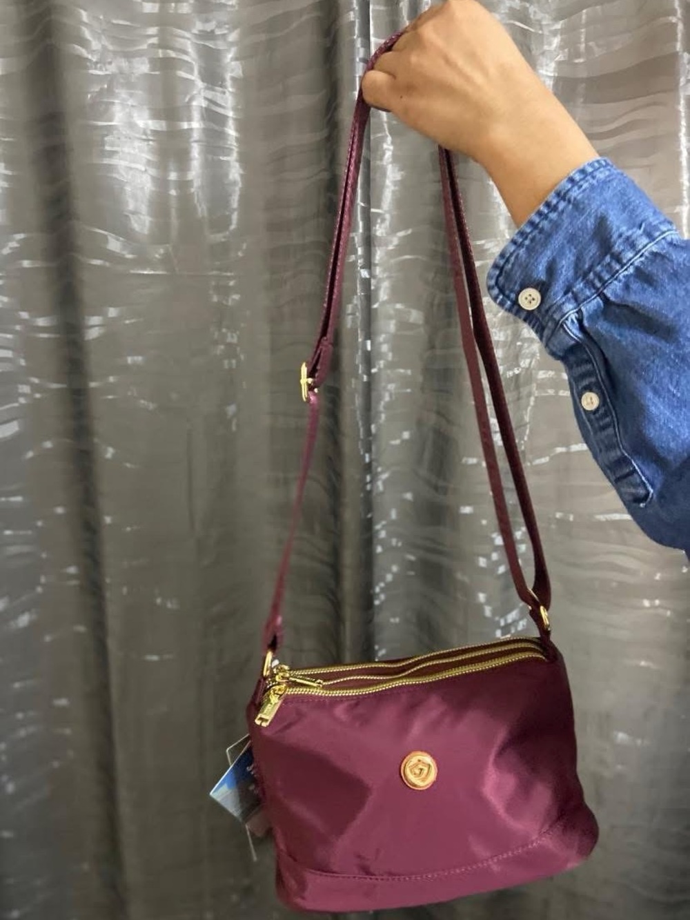Trendy Crossbody Bag – Bright & Stylish! 💛